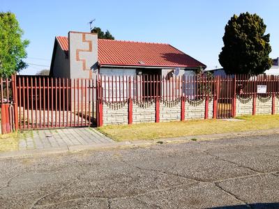 House For Sale in Booysens, Johannesburg